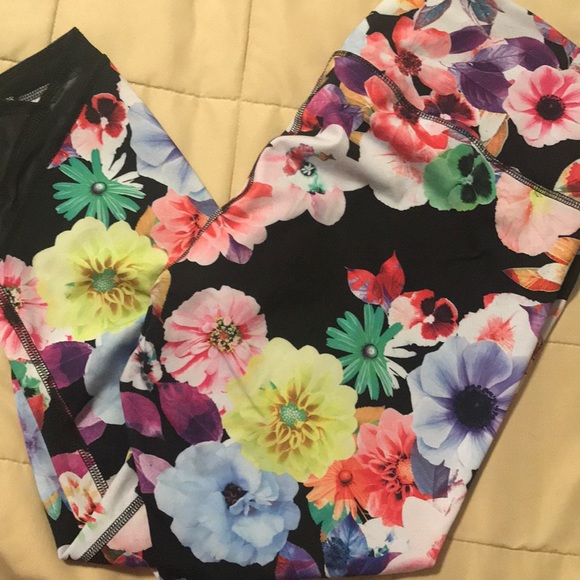 Old Navy Pants - Old navy go active workout capris Old Navy Pants - Old navy go active workout capris